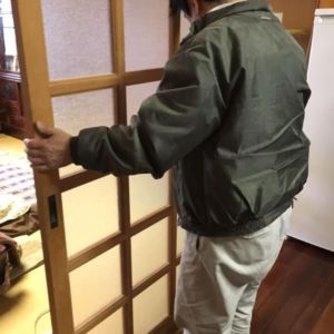 居間の引き戸の開け閉めがきつい(3枚引き込み戸のレール交換)