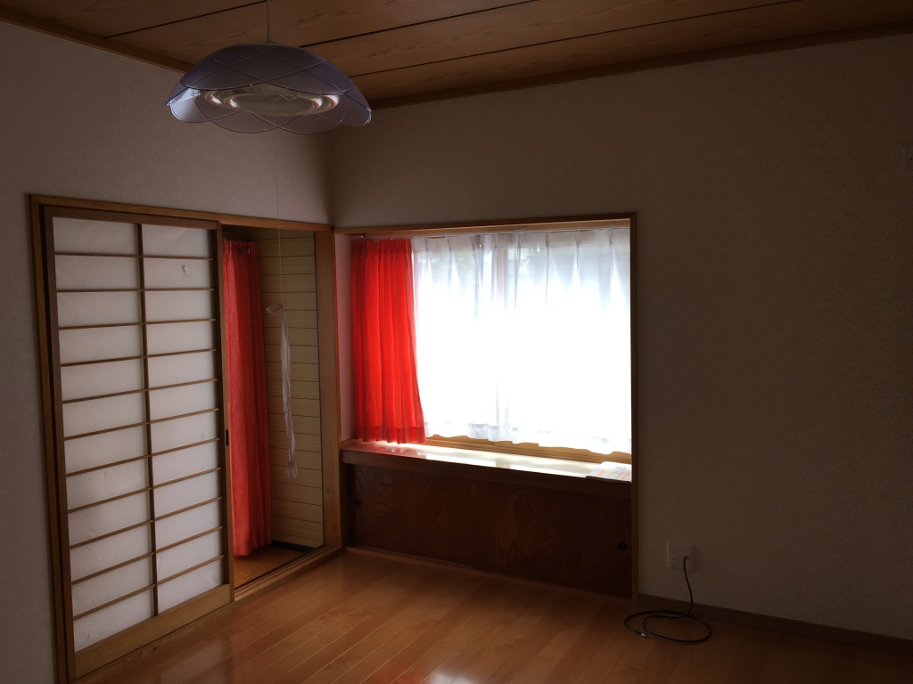 登米市東和町　地震で傾いた和室を寝室へ！