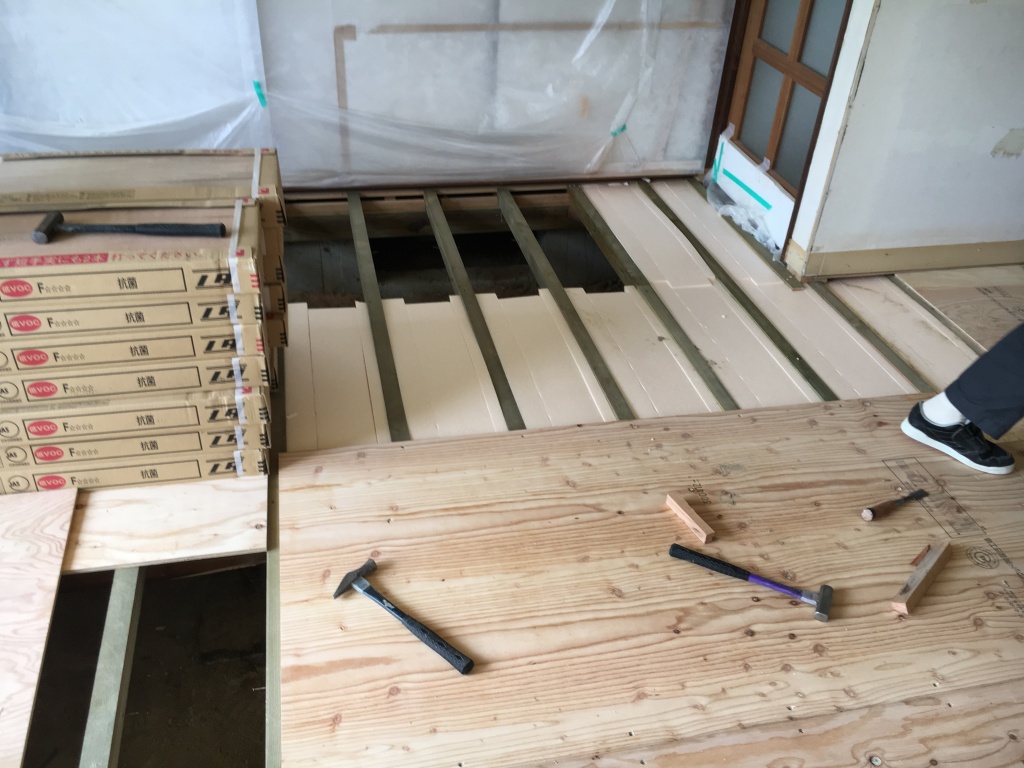栗原市金成 床張り替え作業 キッチンリフォーム T様邸