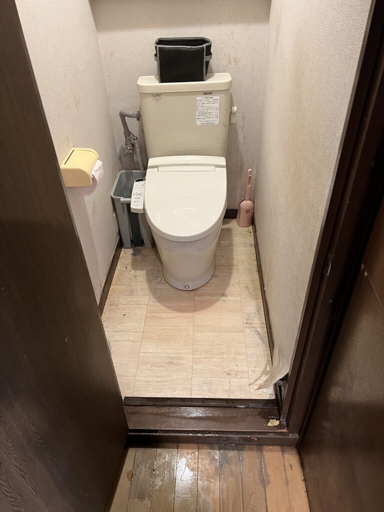 栗原市金成　トイレ床改修♪