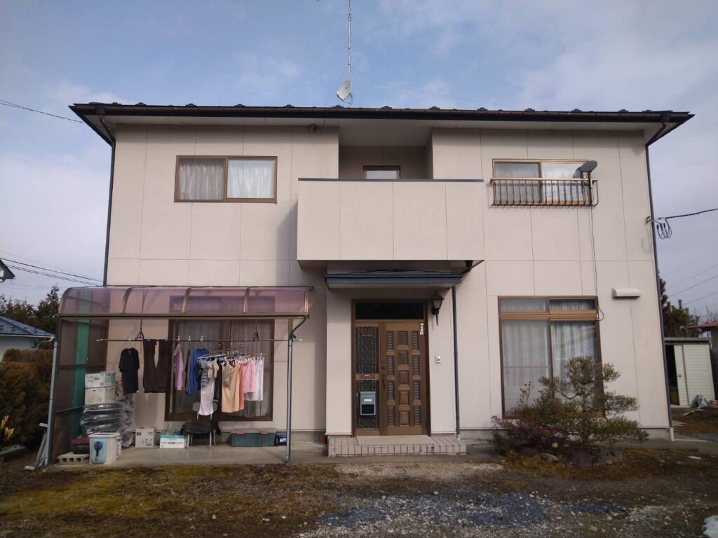 栗原市築館 O様邸 LDK・屋根外壁塗装①